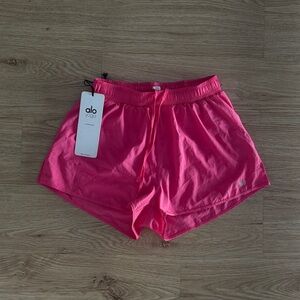 Alo Yoga Stride Short in Pink Fuchsia size XS- NWT
